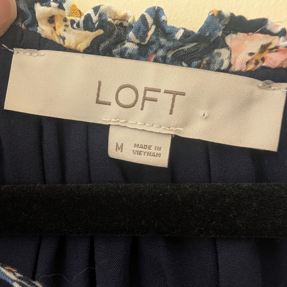 Loft Garden Button Tie Neck Floral Top Ruffles Size Medium - Picture 6 of 8